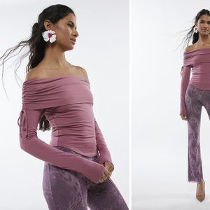 Silence + Noise Urban Outfitter Off The Shoulder Long Sleeve Top in Berry M